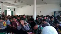 TNI/Polri Doa Bersama Jelang Pilkada Serentak (Liputan6.com/Yandhi Deslatama)