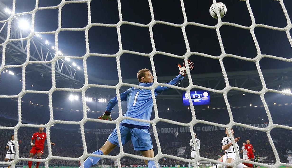 Proses gol penyeimbang Juventus yang dicetak oleh Stefano Sturaro ke gawang Bayern Munchen. Gol penyeimbang ini dicetak pada menit ke-76 melalui umpan dari Alvaro Morata. (Reuters/Stefano Rellandini)