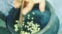 Jagung titi merupakan makanan khas masyarakat Lembata, Solor, Adonara, dan Flores Timur (Lamaholot)  (dok.instagram/@rumah_waienga/https://www.instagram.com/p/CFd4o5WF3NZ/Komarudin)