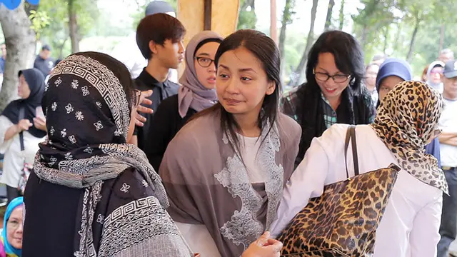 [Bintang] Di Mata Frans Mohede, Ibu Amara Lingua Adalah Sosok yang Menyenangkan