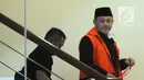 Anggota DPRD Lampung Tengah, Rusliyanto menuju ruang penyidik untuk menjalani pemeriksaan lanjutan di gedung KPK, Jakarta, Selasa (27/3). (Merdeka.com/Dwi Narwoko)