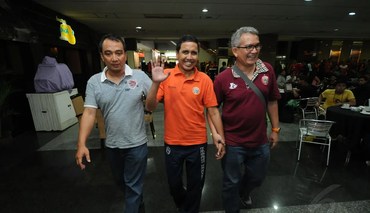 Sesepuh JakMania, Gugun Gondrong hadir menyaksikan pelucuran kostum baru Persija Jakarta musim 2015 yang dihelat di Hall Atrium JIExpo, Kemayoran, (23/12/2014). (Liputan6.com/Helmi Fithriansyah)