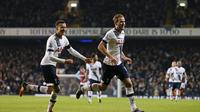 Selebrasi Harry Kane (kanan) setelah mencetak gol ke gawang West Ham United, Minggu (22/11/2015) malam WIB. (Reuters/Matthew Childs)