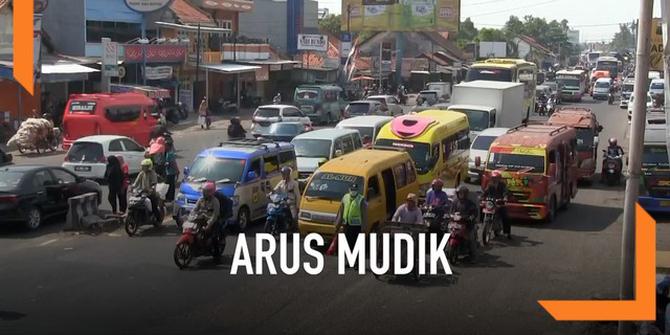 VIDEO: Jalur Pantura Cirebon Dipadati Kendaraan Pemudik