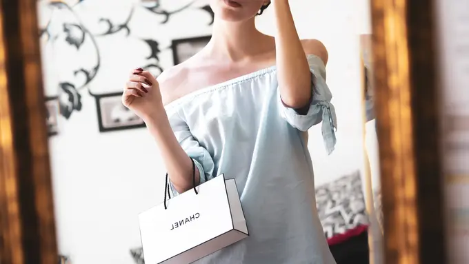 Belanja luxury fashion tak perlu keluar rumah/dok. Unsplash Laura