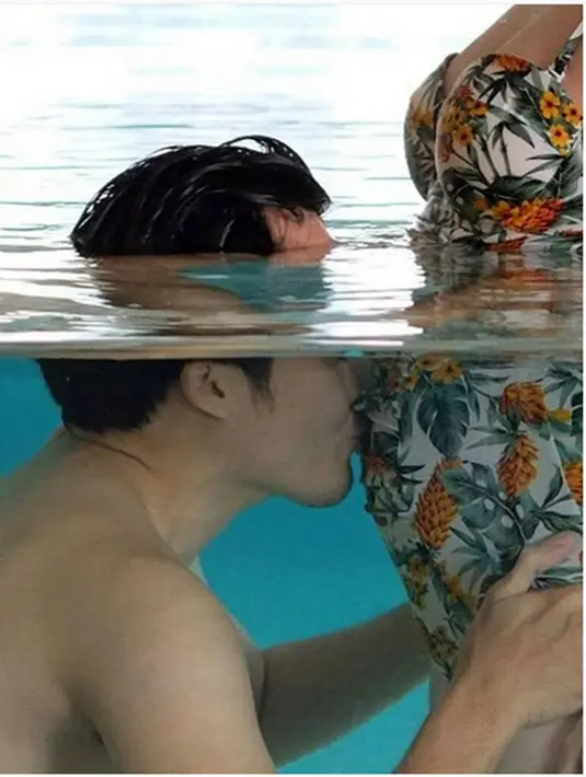 "Happy Bday My Love 🎂🎂🎂 Love you to the moon and back 😍😍 Selalu menjadi peneduh untuk keluarga kecil kita" tulis Irfan Ratinggang saat ulang tahun istrinya. (dok. Instagram)