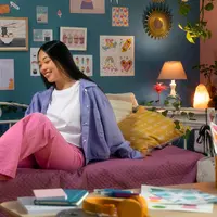 Ilustrasi Wanita Living Alone&nbsp;/ by freepik