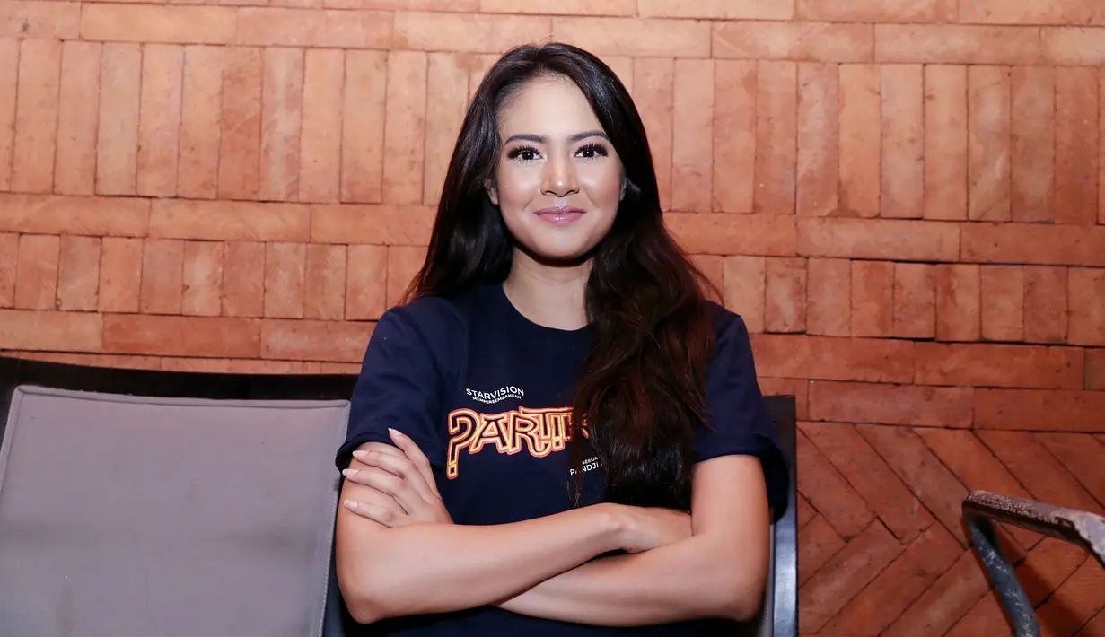 “Rencana (menikah) pasti ada, tapi aku nggak tahu (kapan) karena belum diomongin. soalnya situasinya lagi begini jadi banyak hal yang mesti diomongin dulu,” kata Aurelie Moeremans. (Nurwahyunan/Bintang.com)