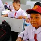 Siswa-siswa di Sekolah Dasar Negeri (SDN) 19 Pasir Tinggi di Kejorongan, Air Kasing, Nagari Bawan, Kecamatan Ampek Nagari, Kabupaten Agam, Sumatera Barat.