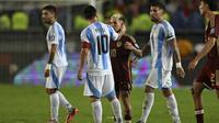 Lionel Messi gagal membawa Timnas Argentina meraih kemenangan atas Venezuela pada laga kesembilan kualifikasi Piala Dunia 2026 zona CONMEBOL di&nbsp;Estadio Monumental de Matur&iacute;n, Jumat (11/10/2024) pagi WIB. (AFP/JUAN BARRETO)
