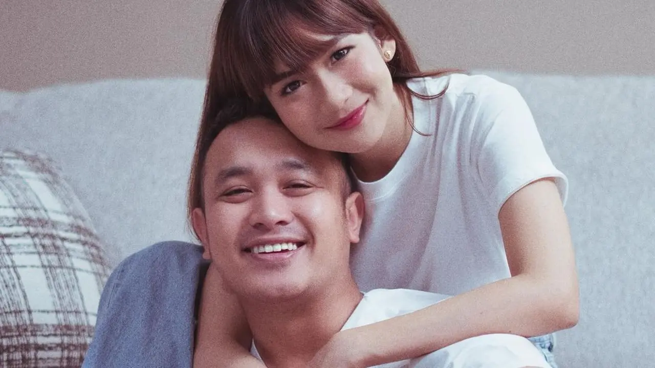 [Fimela] Gilang Dirga dan Adiezty Firza