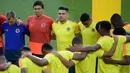 Para pemain Kolombia berdoa sebelum mengikuti sesi latihan di Stadion Spartak di Moskow, Rusia(2/7). Kolombia akan bertanding melawan Inggris pada babak 16 besar Piala Dunia 2018. (AFP Photo/Juan Mabromata)