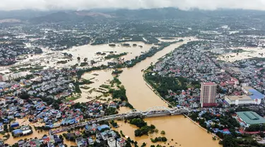 Foto udara memperlihatkan jalanan dan bangunan yang terendam banjir di Thai Nguyen, Vietnam bagian Utara pada Selasa 10 September 2024. (Xuan Quang/AFP)