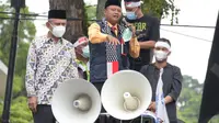 Wakil Gubernur Jawa Barat Uu Ruzhanul Ulum menyerukan dukungan dan semangat kepada rakyat Palestina bersama serikat buruh yang menggelar aksi di Gedung Sate Bandung, Selasa (18/5/2021).