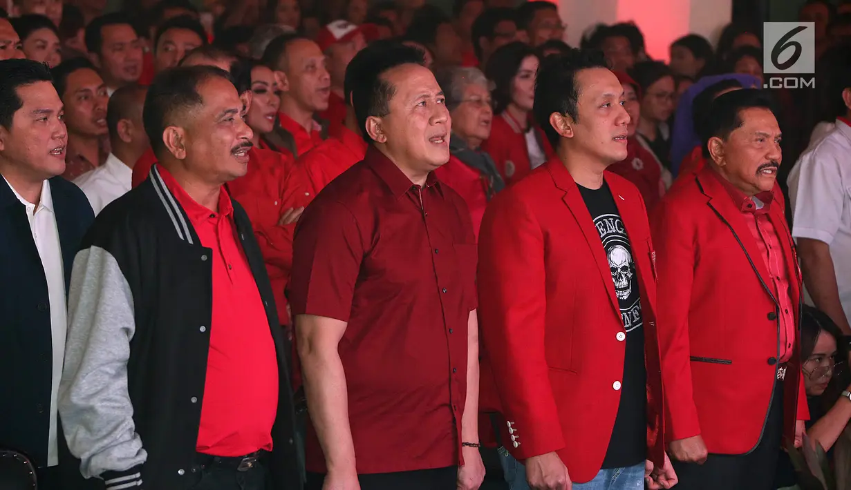Ketum PKPI Diaz Hendropriyono (kedua kanan) didampingi Kepala Bekraf Triawan Munaf, Hendropriyono, Menpar Arief Yahya dan Ketua TKN Jokowi-Ma’ruf Erick Thohir saat peluncuran Departemen eSports PKPI di SCBD, Jakarta, Selasa (25/9). (Liputan6.com/HO/Engga)