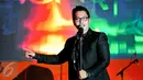 Penampilan vokalis Kerispatih, Fandi saat malam penganugerahan Police Movie Festival 2015 di Central Park, Jakarta, Sabtu (13/6). (Liputan6.com/Yoppy Renato)