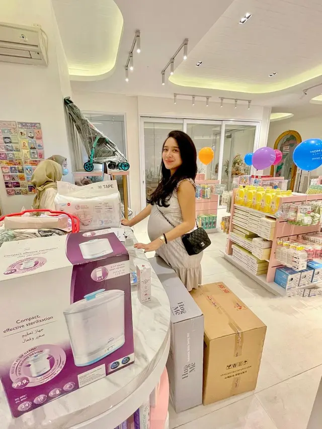 Jelang Melahirkan, Ini 7 Potret Dea Ananda Belanja Kebutuhan Calon Anak Pertama