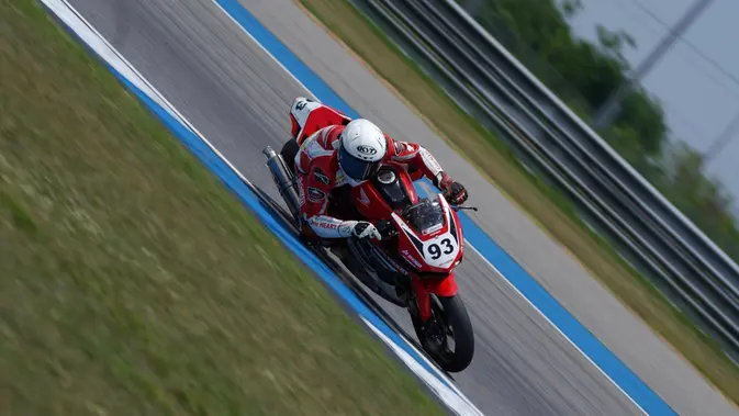 Tampil Kompetitif, Pembalap AHRT Kuasai Podium ARRC Sepang 2025