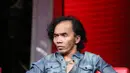 "Kalo penyanyi udah pasti di depan, tau mood orang lagi puas atau tidak puas," ujar Kaka Slank di kawasan Kebon Jeruk, Jakarta Barat. (Foto: Andy Masela/Bintang.com)