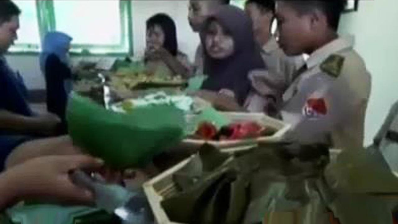 VIDEO: Sekolah di Purworejo Ini Wajibkan Jajanan Dibungkus Daun