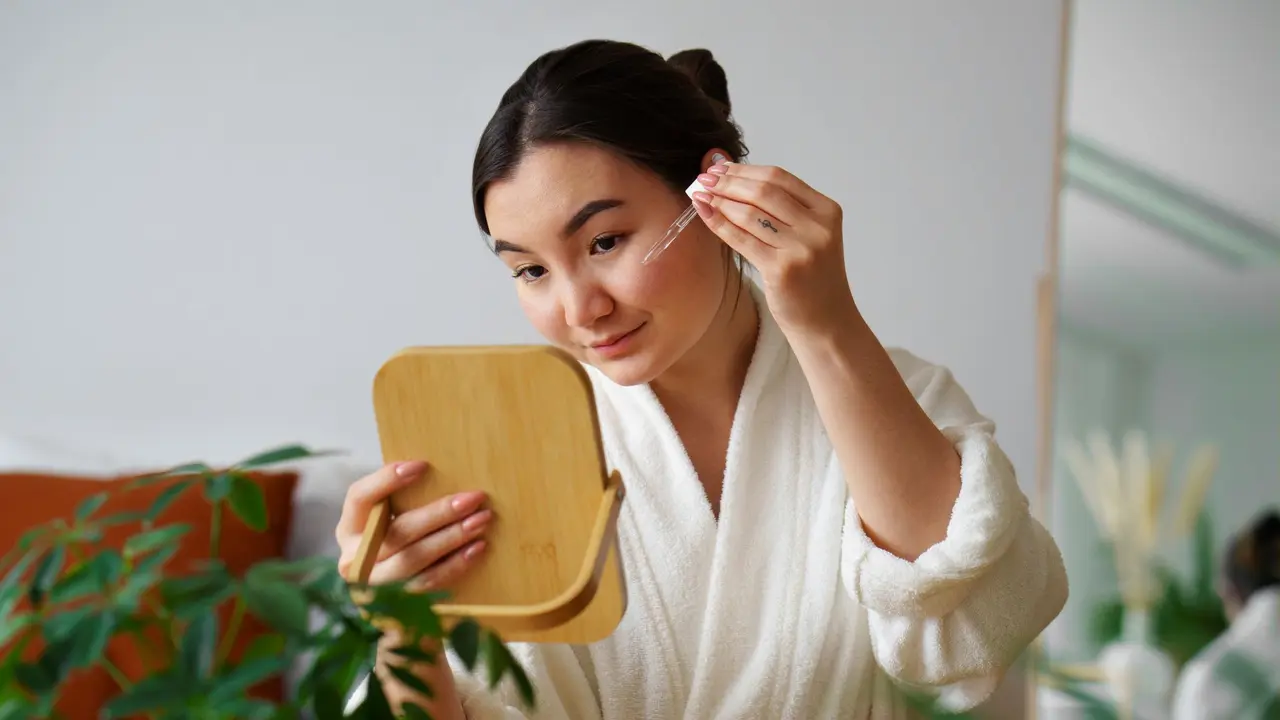 Tips Skincare Routine untuk Menjaga Keseimbangan Minyak Kulit agar Wajah Tetap Segar