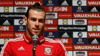 Gareth Bale saat menggelar konferensi pers jelang babak 8 besar Piala Eropa 2016, Stadium COSEC, Prancis, Rabu (29/6). Bale mengomentari peluang lolos timnya di ajang bergengsi di eropa tersebut. (REUTERS / Gonzalo Fuentes)