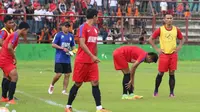 Baru Zulkifli Syukur, pemain baru yang mengikuti latihan perdana PSM Makassar di Stadion AMM, Senin (16/1/2017). (Bola.com/Abdi Satria)