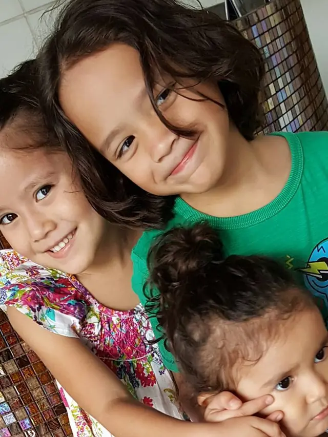 Bak Saudara Kandung, Ini 6 Potret Noah Sinclair Bareng Kedua Sepupunya