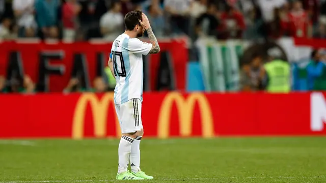Lionel Messi Tertunduk Lesu