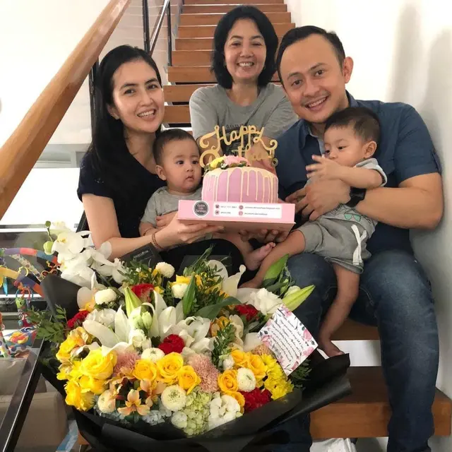 Potret Keluarga Kadek Devi