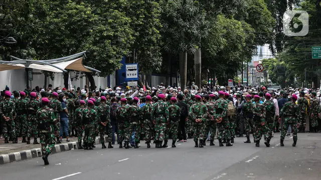 TNI Halau Masa Pendemo