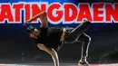 Kid David, juri Power Dance asal USA, menunjukkan kebolehannya di Kratingdaeng Power Dance Final Battle, Jakarta, Sabtu (1/10/2014). (Liputan6.com/Helmi Fithriansyah)
