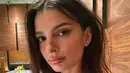 Selain menjadi model, pemilik nama Emily O'Hara Ratajkowski ini juga terjun ke dunia akting. Emily debut dalam serial televisi iCarly yang tayang pada 2009-2010. (Instagram/@emrata)