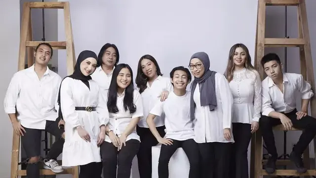 Penampilan Busana Sederhana Ariel Tatum Bersama Keluarga, credit: Rico Murry (@ricomurry)