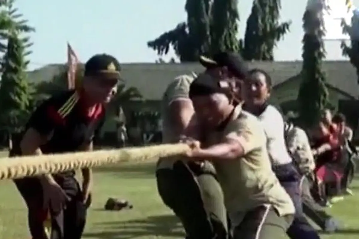 Lomba Tujuh Belasan
