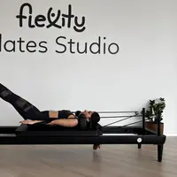 Gerakan yang terkontrol dan fokus pada pernapasan membuat Pilates menjadi salah satu aktivitas yang dapat membantu tubuh dan pikiran lebih rileks. (Foto/Dok: Pexels)