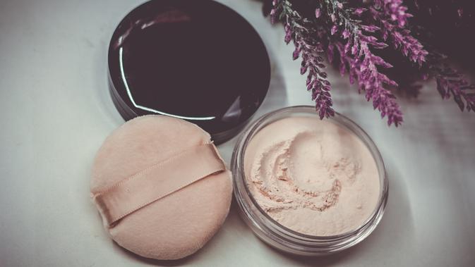 Ilustrasi bedak/makeup. (Foto: unsplash.com)