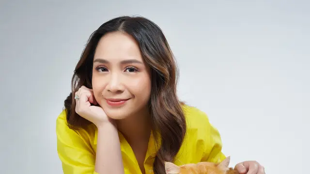 Nagita Slavina bersama kucing kesayangannya (Istimewa)