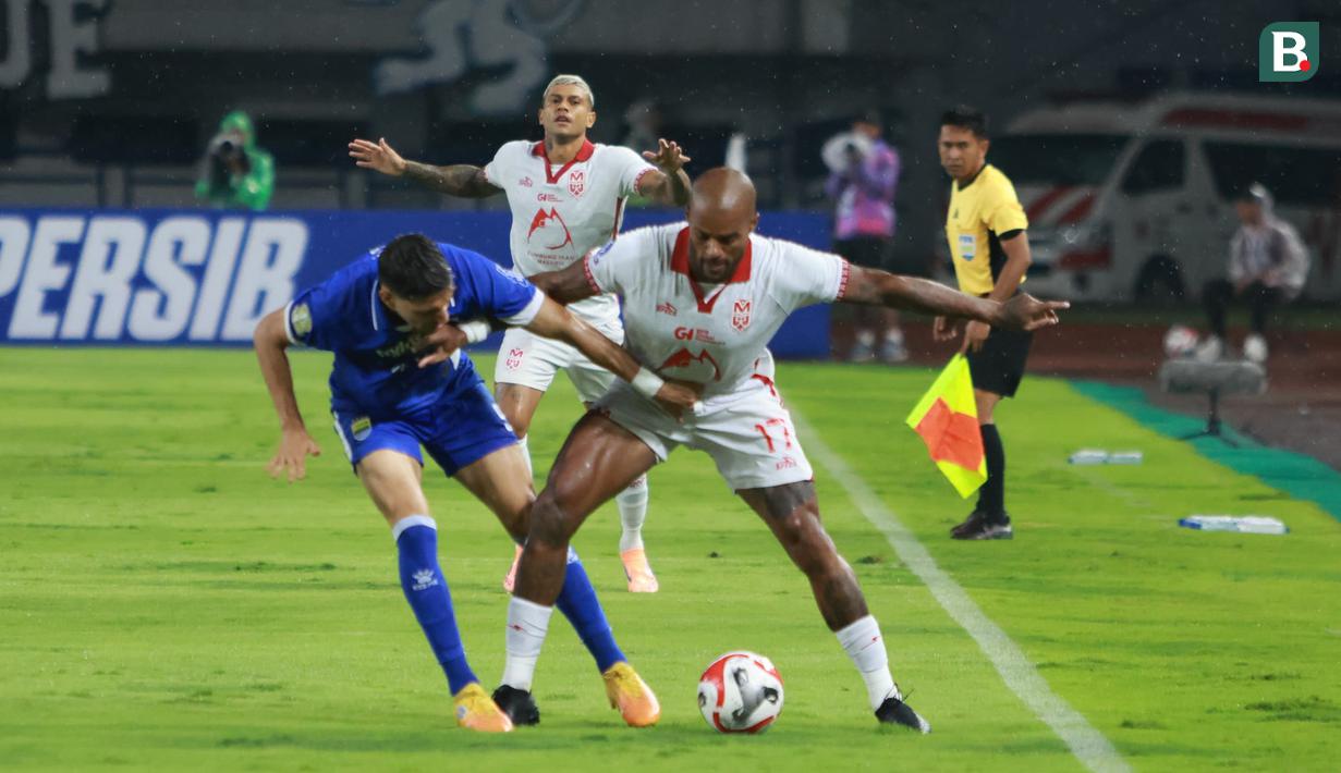 Sementara itu Malut United tertahan di posisi keempat klasemen sementara BRI Super League 2025/2026. Laskar Kie Raha mengoleksi 37 poin sejauh ini. (Bola.com/Erwin Snaz)