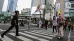 Para pekerja berjalan di jam pulang kantor di Kawasan Thamrin, Jakarta, Jumat (31/5/2024). (Liputan6.com/Angga Yuniar)