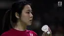 Pebulu tangkis Hong Kong, Tsz Huen Lam bersiap melakukan servis saat tampil pada Asian Para Games cabang bulu tangkis RR 3 di Istora Senayan, Jakarta, Kamis (11/10). (Bola.com/Vitalis Yogi Trisna)