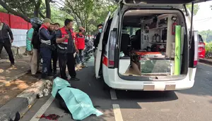 Detik-Detik Pemotor Tewas usai Tabrak Trotoar di Juanda