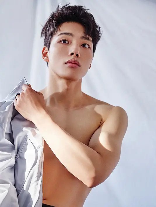 Yeo Jin Yoo sudah terkenal saat ia melakukan debut pada 2005. Pada 2012, ia bermain dalam drama Moon Embracing The Sun. Saat ini ia sedang mempertimbangkan untuk bermain dalam drama Only One Love. (Foto: koreaboo.com)