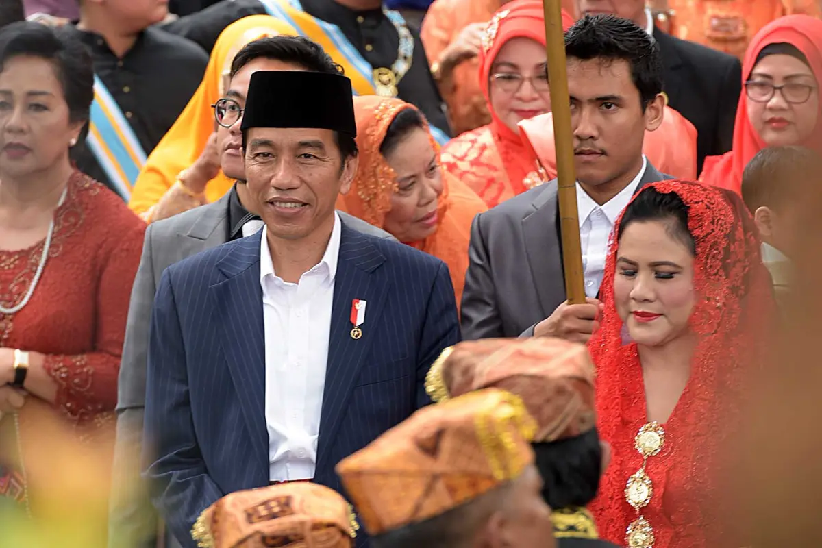 [Bintang] Joko Widodo dan Ibu Iriana Joko Widodo
