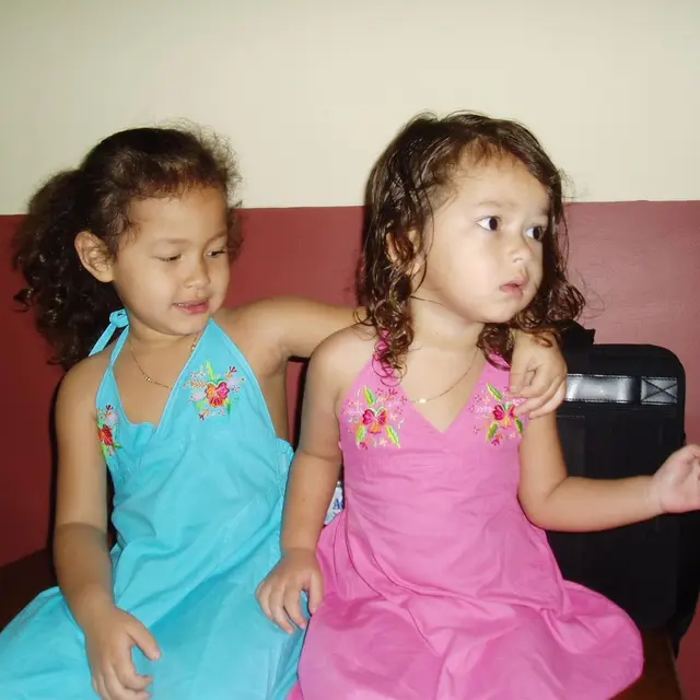 6 Potret Masa Kecil Rebecca Klopper dan Sang Kakak, Kompak Sedari Dulu