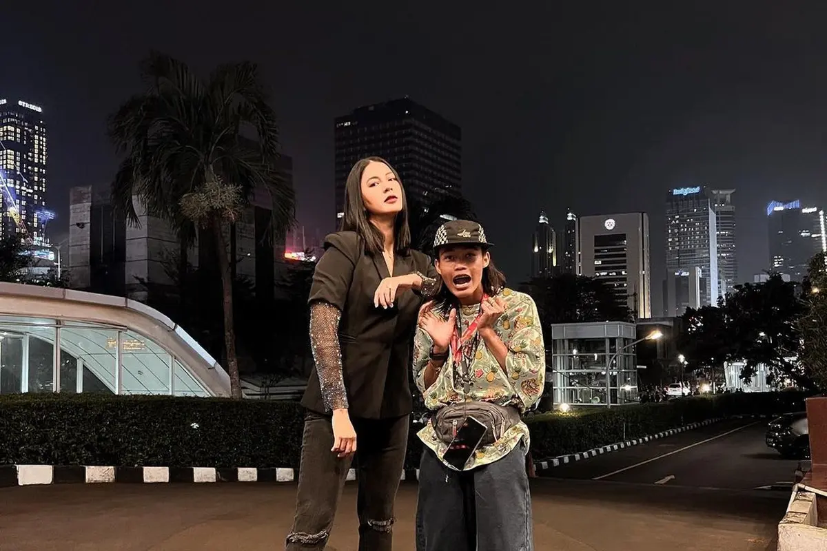 Pose-Pose Paula Verhoeven Bareng Bonge di Citayam Fashion Week