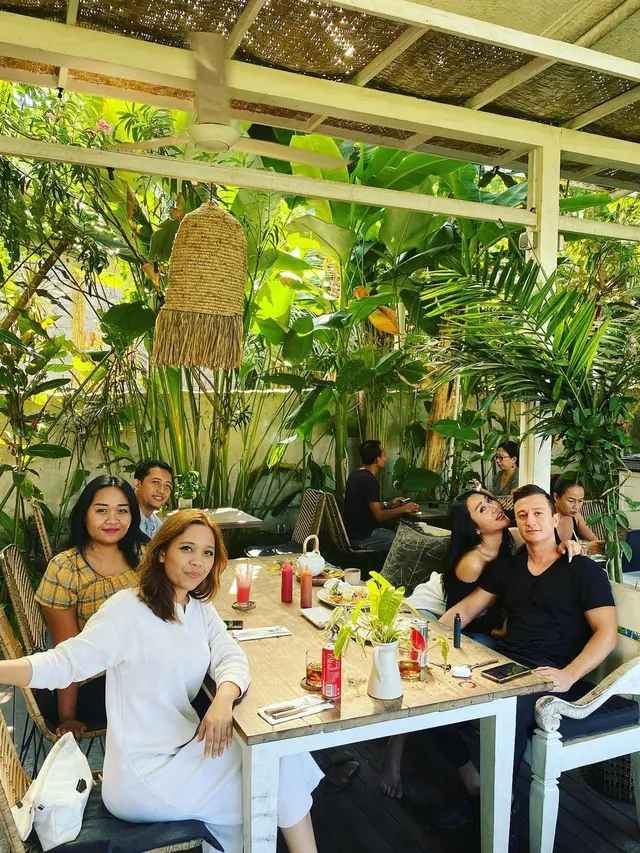 6 Momen Seru Liburan Lucinta Luna dan Kekasih Barunya di Bali