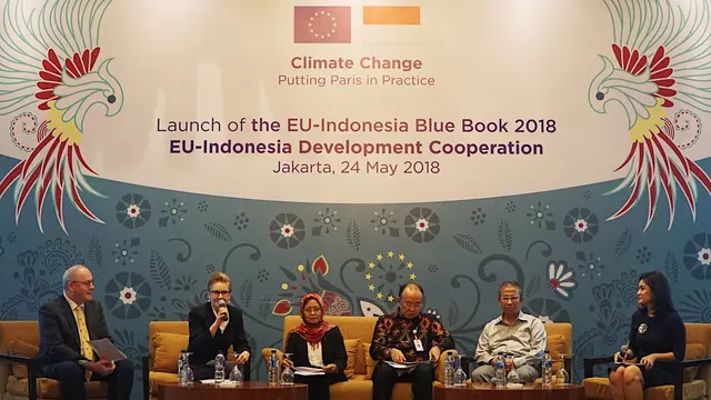Diskusi panel "Climate Change: Putting Paris in Practice" antara Uni Eropa dan Kementerian RI dalam peluncuran EU-Indonesia Blue Book 2018 (24/5) (sumber: Kantor Delegasi UE untuk Indonesia)
