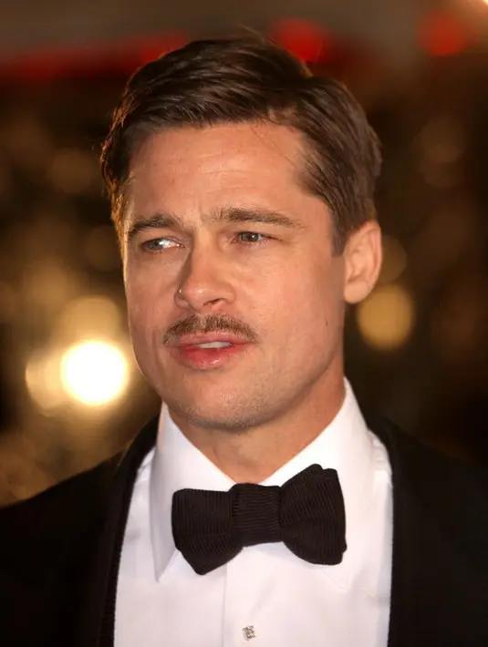 Sumber juga mengatakan, setelah melewati serangkaian peristiwa hingga terapi yang dijalani, akhirnya semuanya bisa kembali seperti biasa, termasuk dengan anak tertua mereka, Maddox. (AFP/Bintang.com)