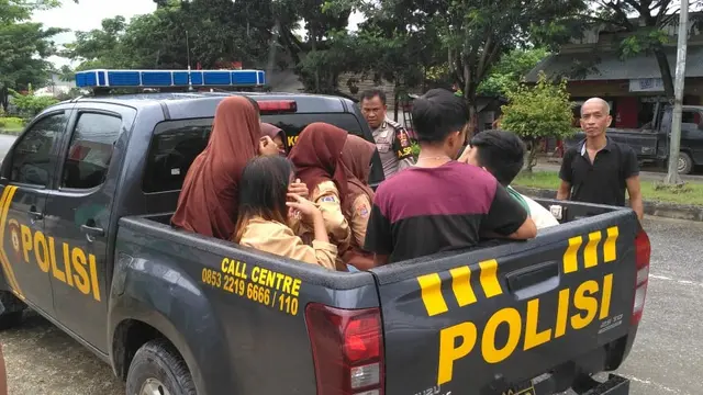 Pelajar Mesum Digerebek Polisi